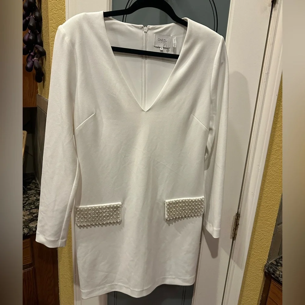 One33 Social white Long Sleeve Dress with Pearl Details size 8 - Picture 4 of 10